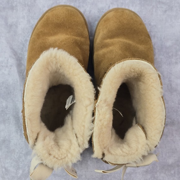 UGG CLASSIC MINI DAE SUNSHINE PERFORATED CHESTNUT BOW BOOT US 5 Womens Girls - Picture 6 of 7